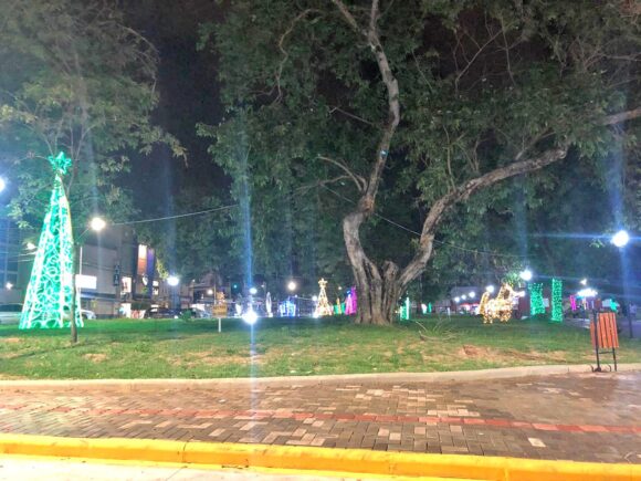 Praça 29 de Abril recebe iluminação de Natal em Timóteo – Jornal Bairros Net